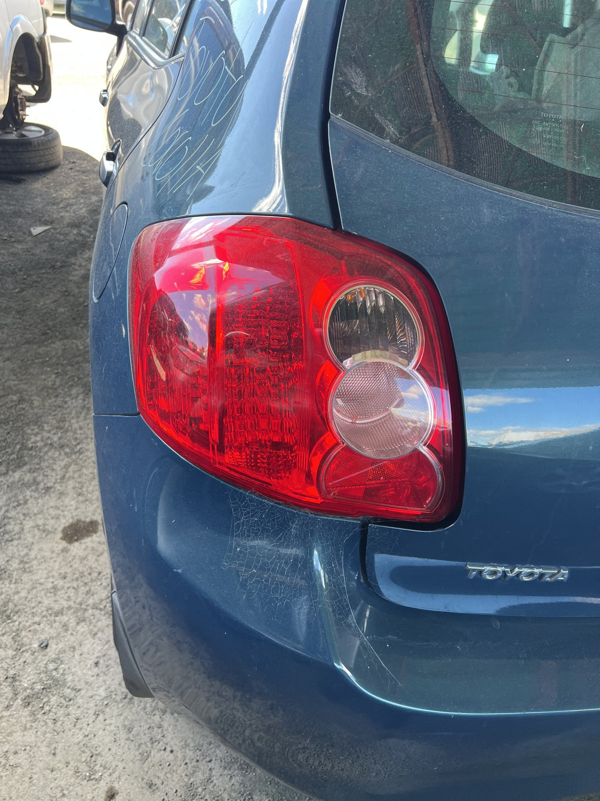 2009 Toyota Corolla JTNKU56E00109575 - Left Taillight PN: 12-508
