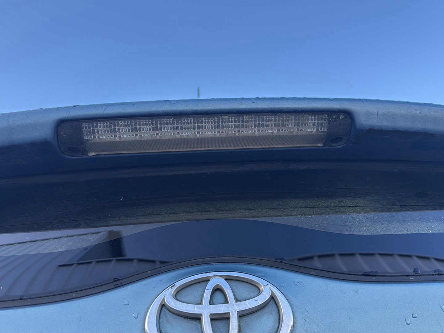 2004-2009 Toyota Prius- High Level Stoplight PN:
