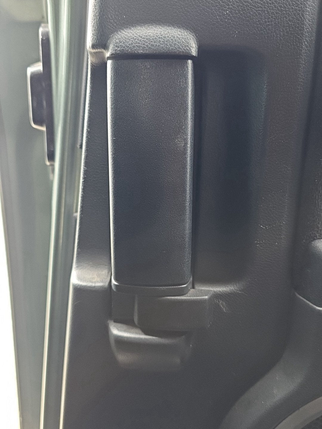 2007 Mitsubishi Delica CV5W - Right Rear Door Interior Handle PN: