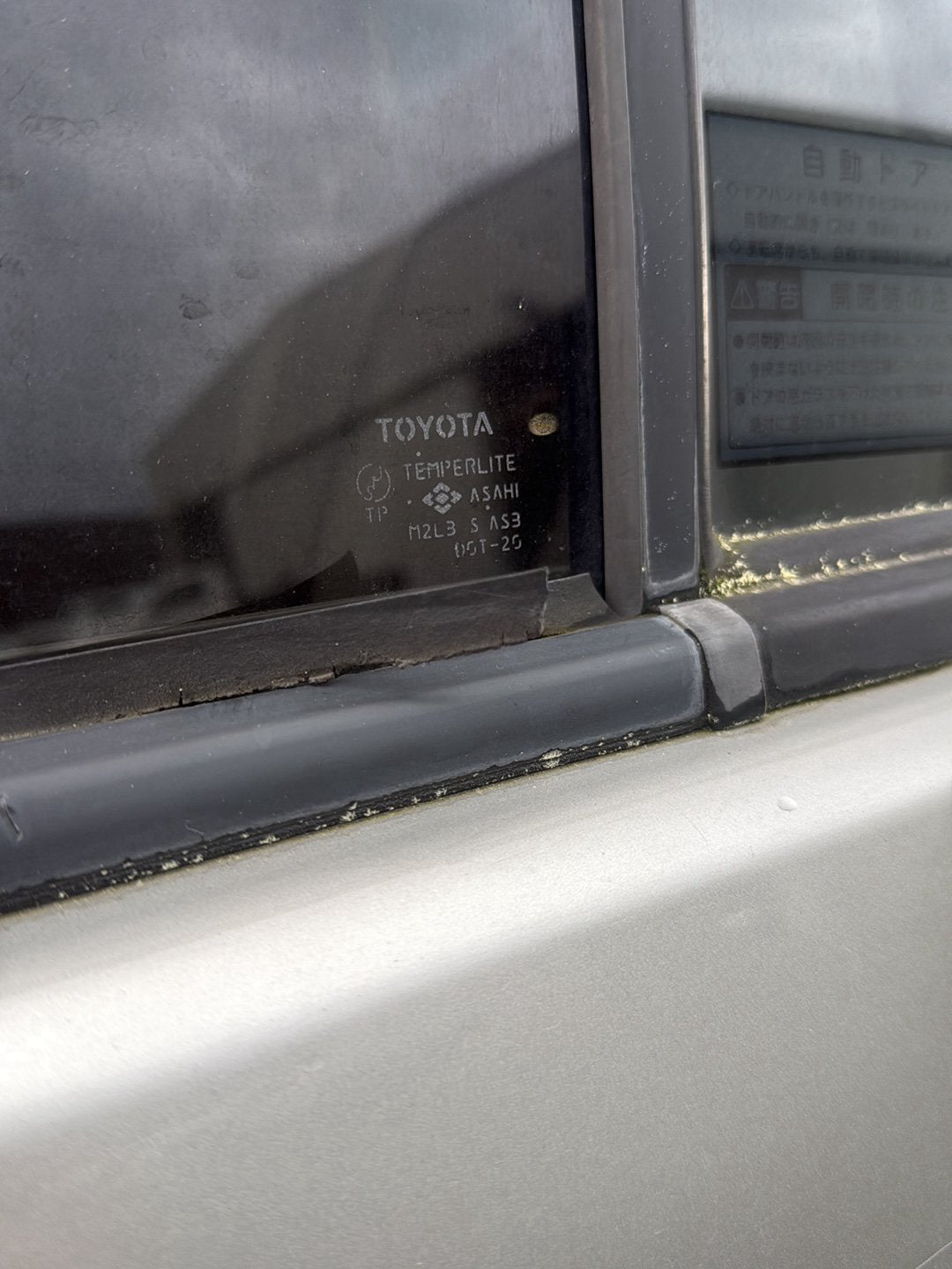 2003-2011 Toyota Raum Z20 NCZ20 - Left Rear Door Window PN: