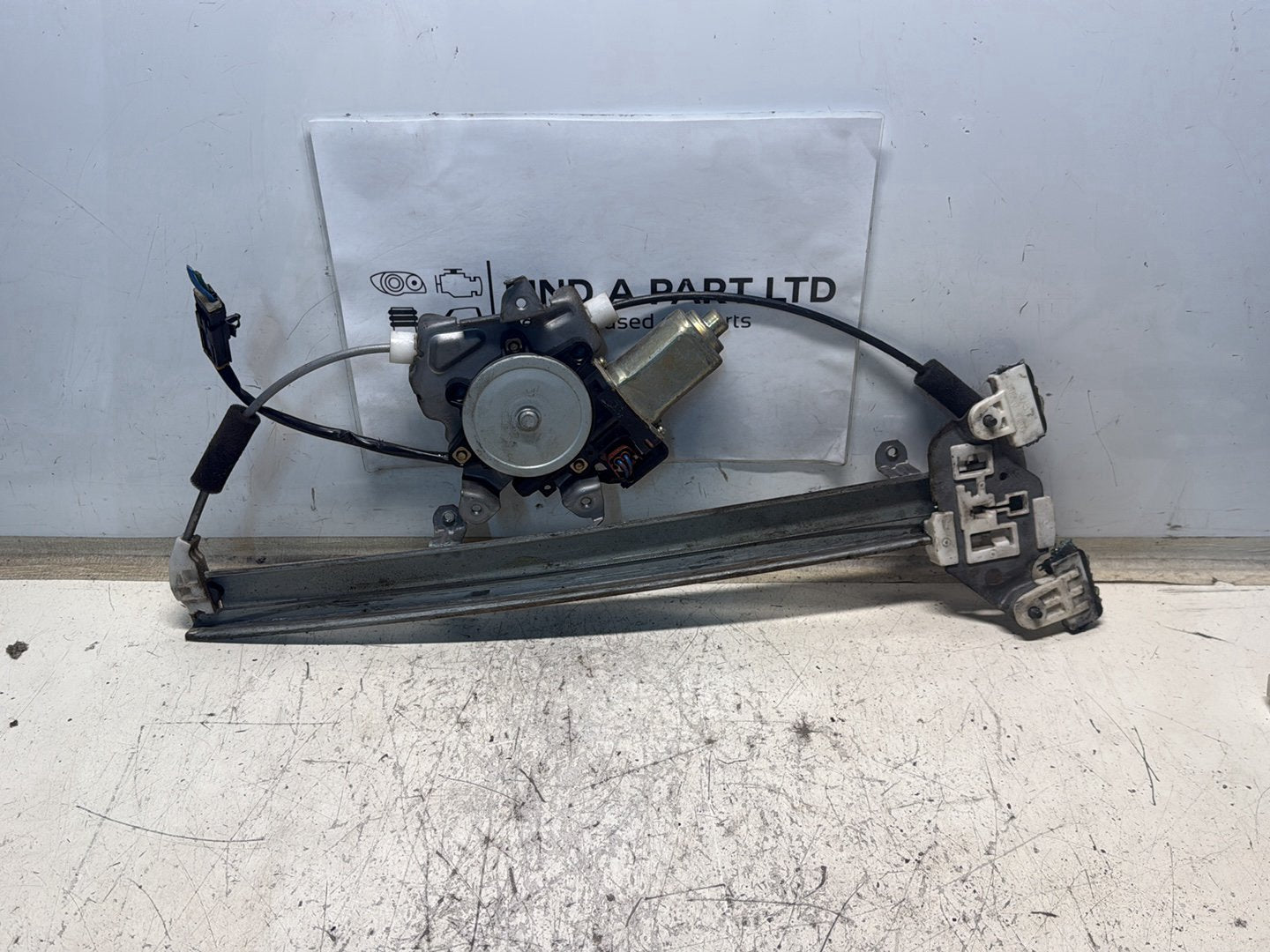 1995-2002 Nissan Primera P11 - Left Front Window Regulator/Motor PN: