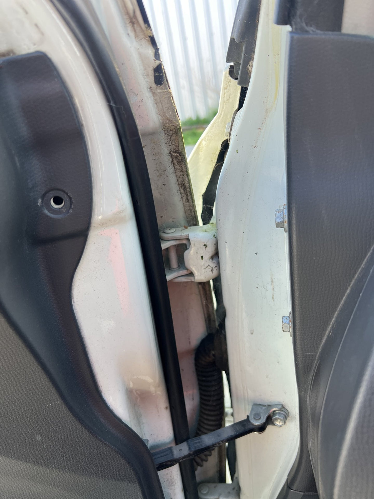 2006 Suzuki Swift ZC31S - Left Front Door Top Hinge PN: