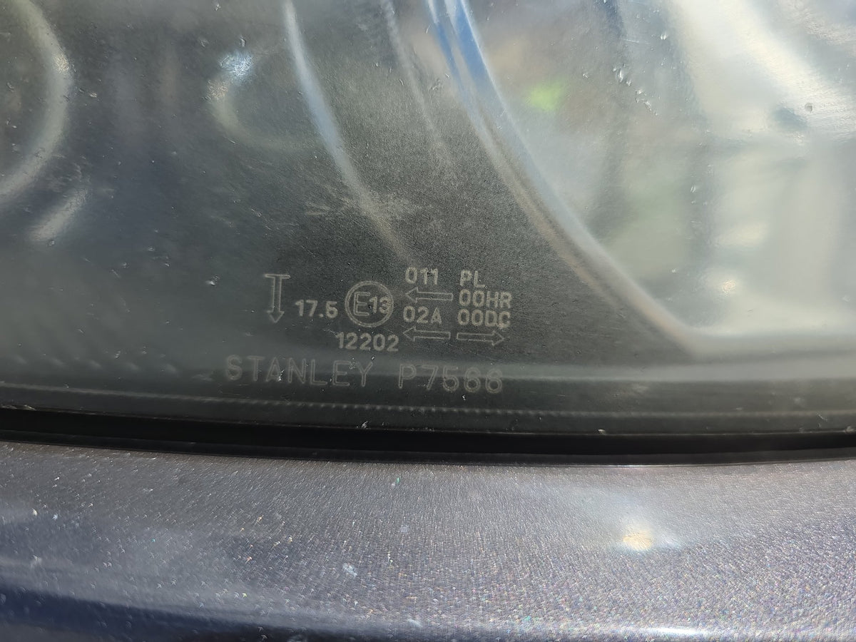 2008 Honda Accord CW - Right Headlight PN: Stanley P7566