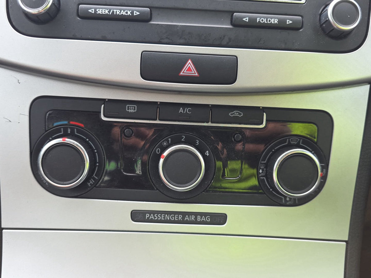 2013 Volkswagen Passat WVWZZZ3CZDE040373 - Heater/Air Conditioning Controls PN: