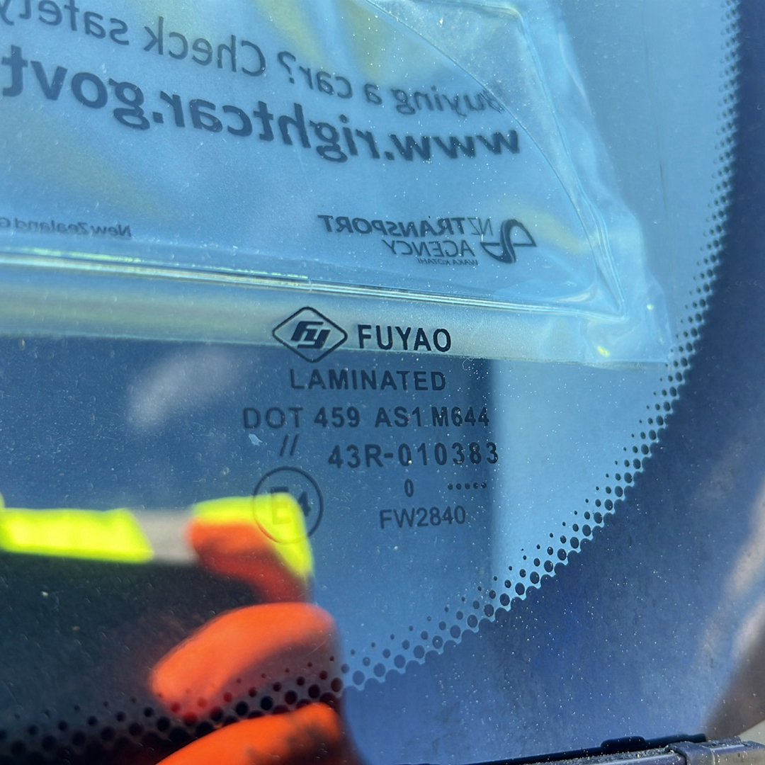 2008-2014 MINI Cooper R55 WMWML320X0TM93432 - Windscreen PN: