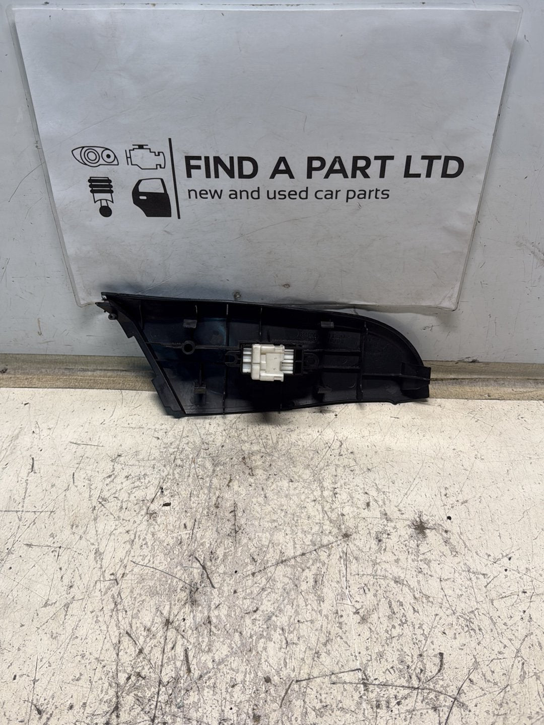 2000-2005 Nissan Bluebird Sylphy- Left Front Window Switch PN: