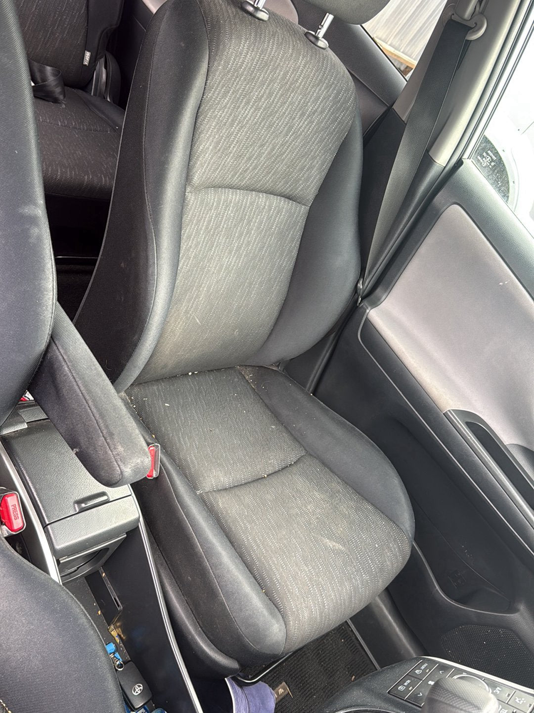2009-2017 Toyota Wish ZGE20 - Left Front Seat PN: