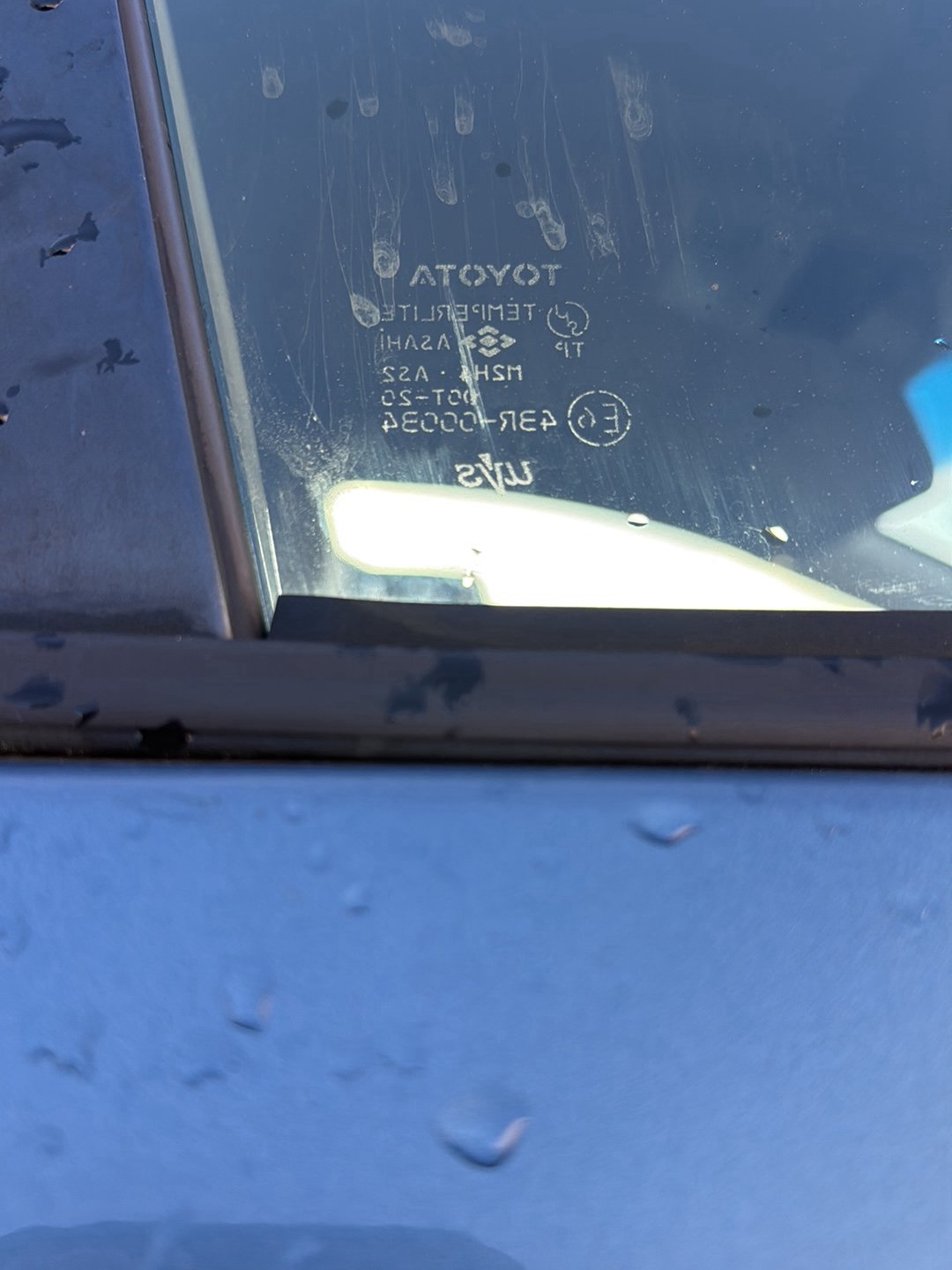 2004-2009 Toyota Prius- Right Front Door Window PN: