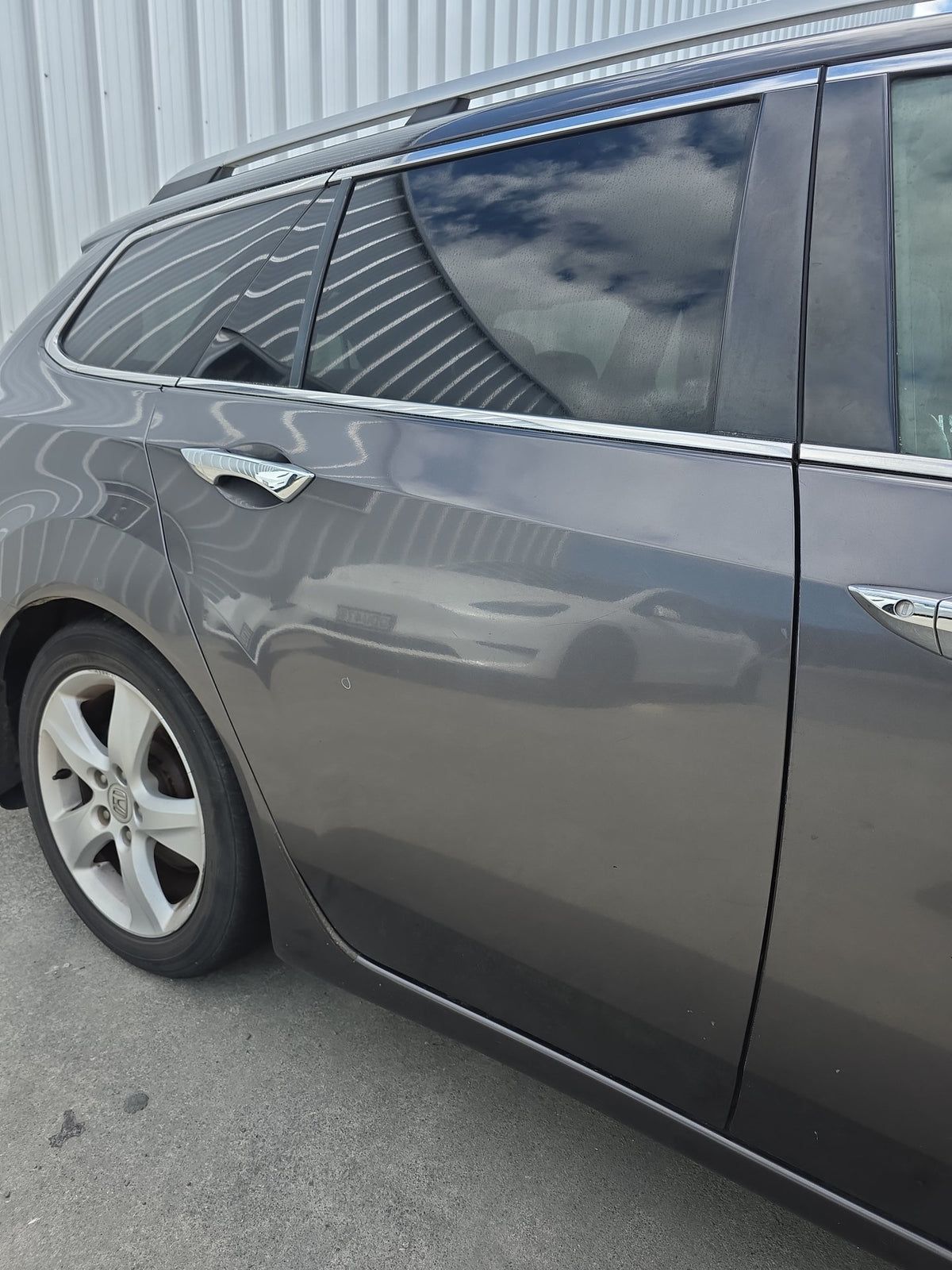 2008 Honda Accord CW - Right Rear Door Shell PN: