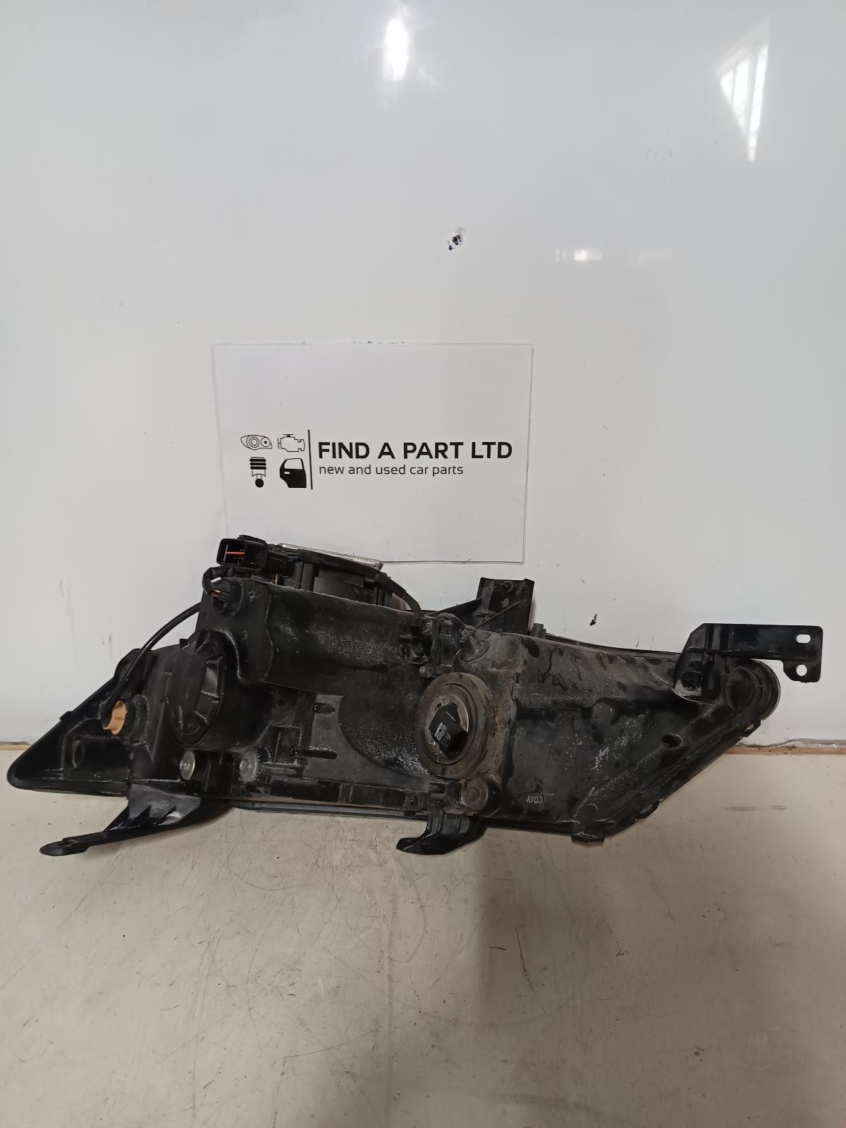 Nov 2006 to Oct 2007 - Mitsubishi Outlander ZG - Right Headlight - Xenon Type