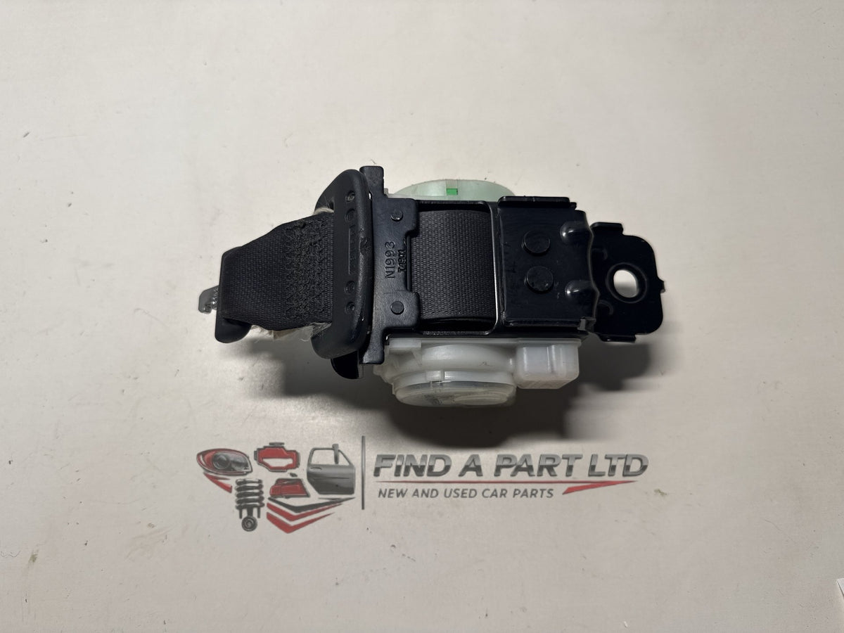 2004 Toyota Corolla E120 - Centre Seat Belt PN: