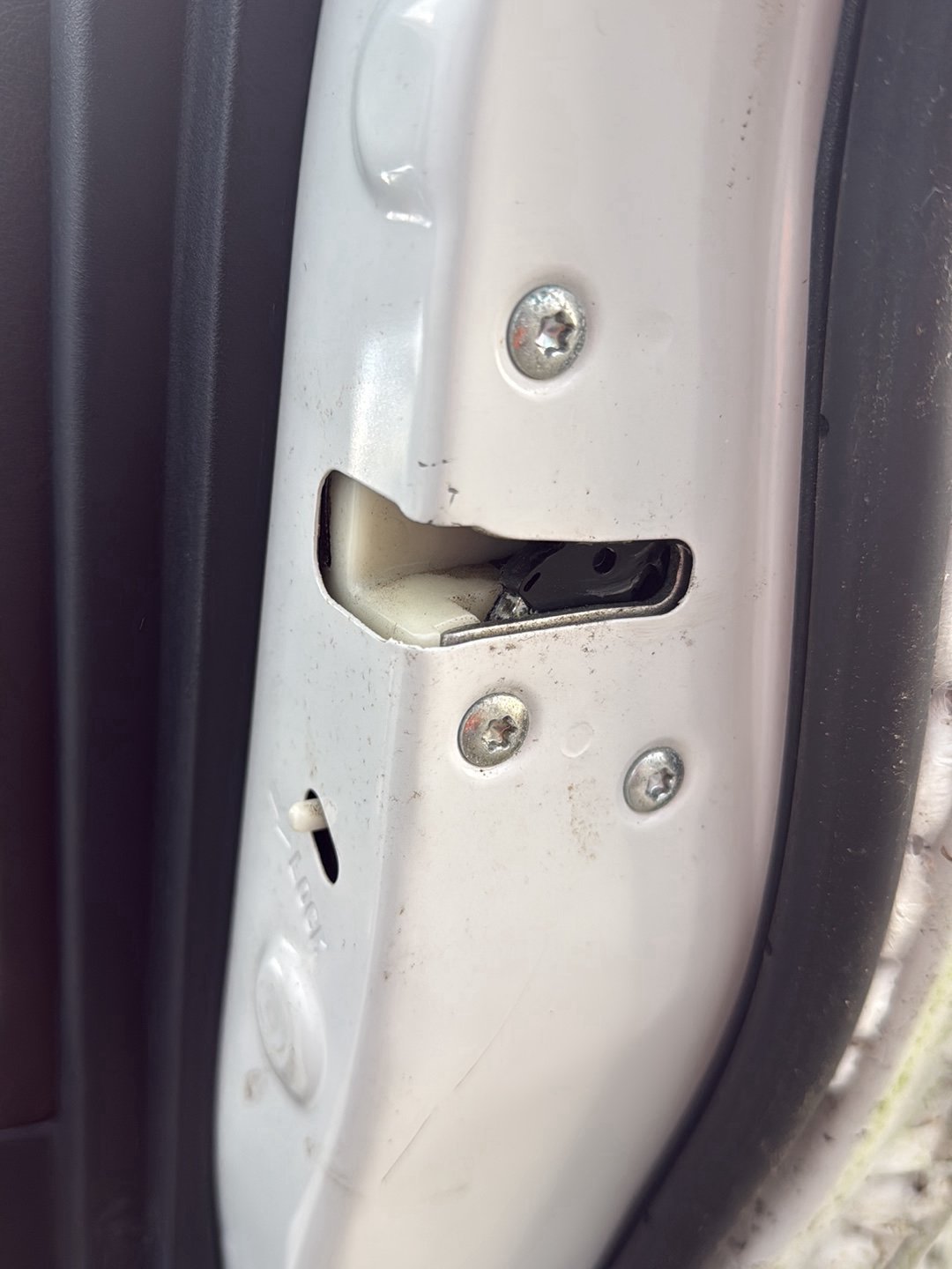 2004-2012 Mitsubishi Galant DJ CY4A - Right Rear Lock Mechanism PN: