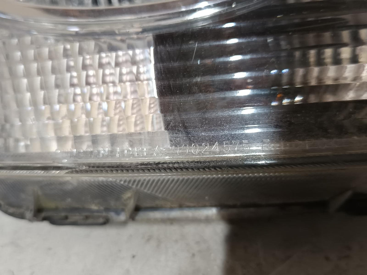 Jul 2008 to Sep 2015 - Holden Captiva/Captiva 5 CG Maxx - Right Headlight - (4Th Vin = D)
