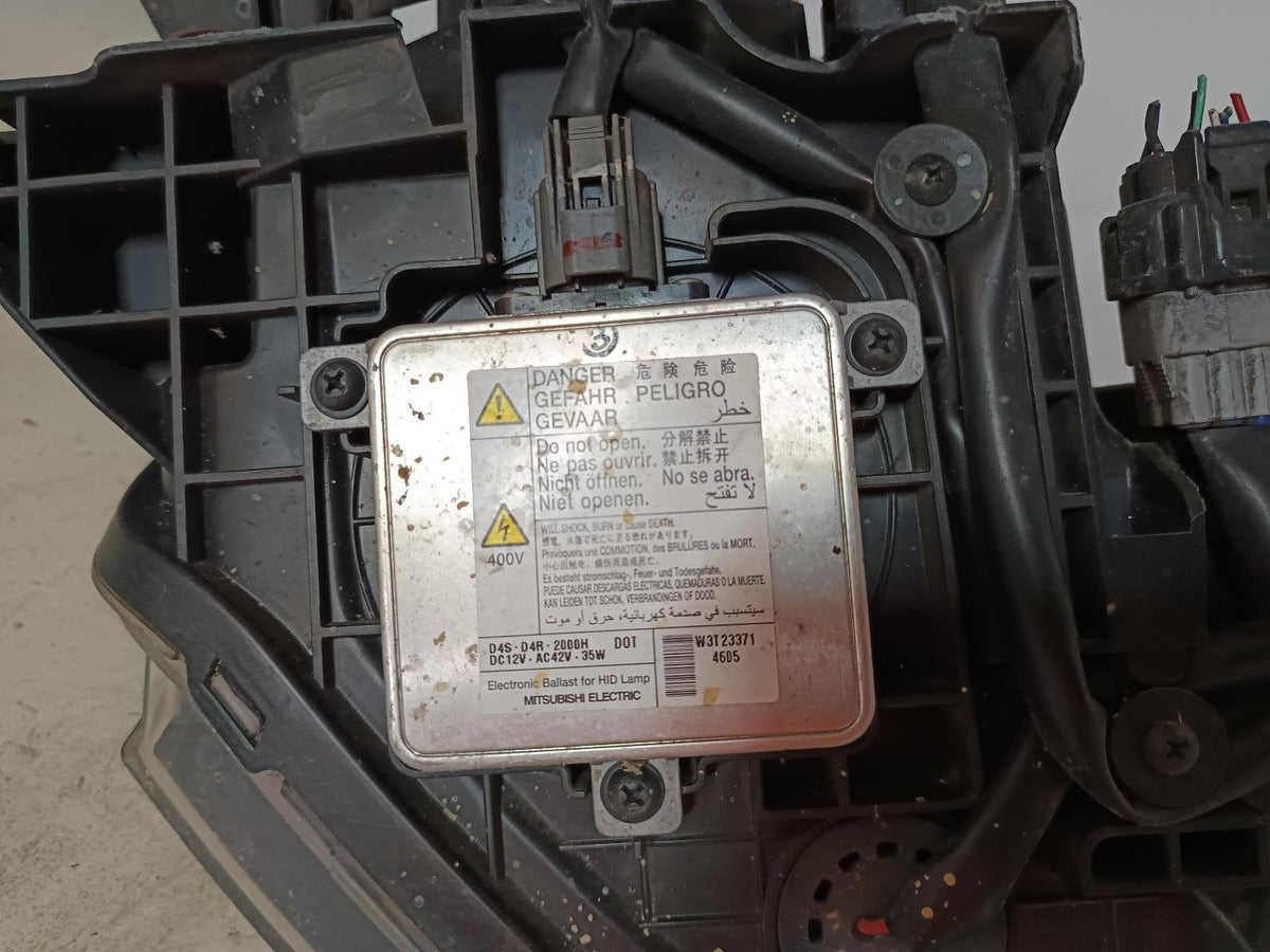 Oct 2013 to Mar 2015 - Mitsubishi Outlander ZJ - Left Headlight - Xenon
