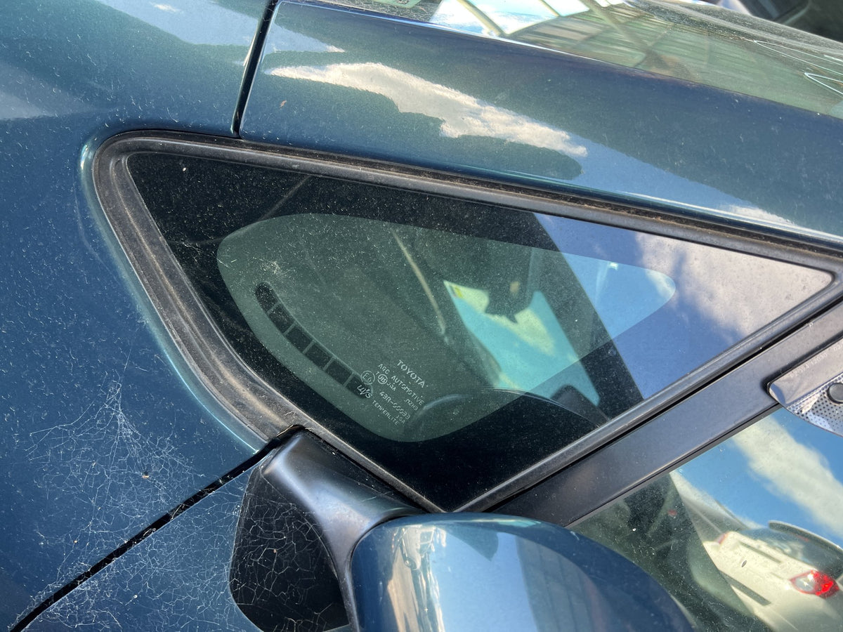 2009 Toyota Corolla JTNKU56E00109575 - Left Front Quarter Door Glass PN: M2H3