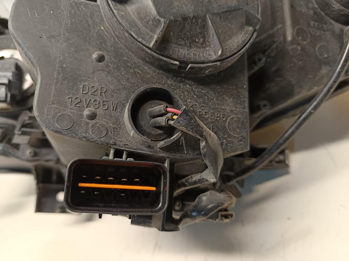 Nov 2006 to Oct 2007 - Mitsubishi Outlander ZG - Right Headlight - Xenon Type