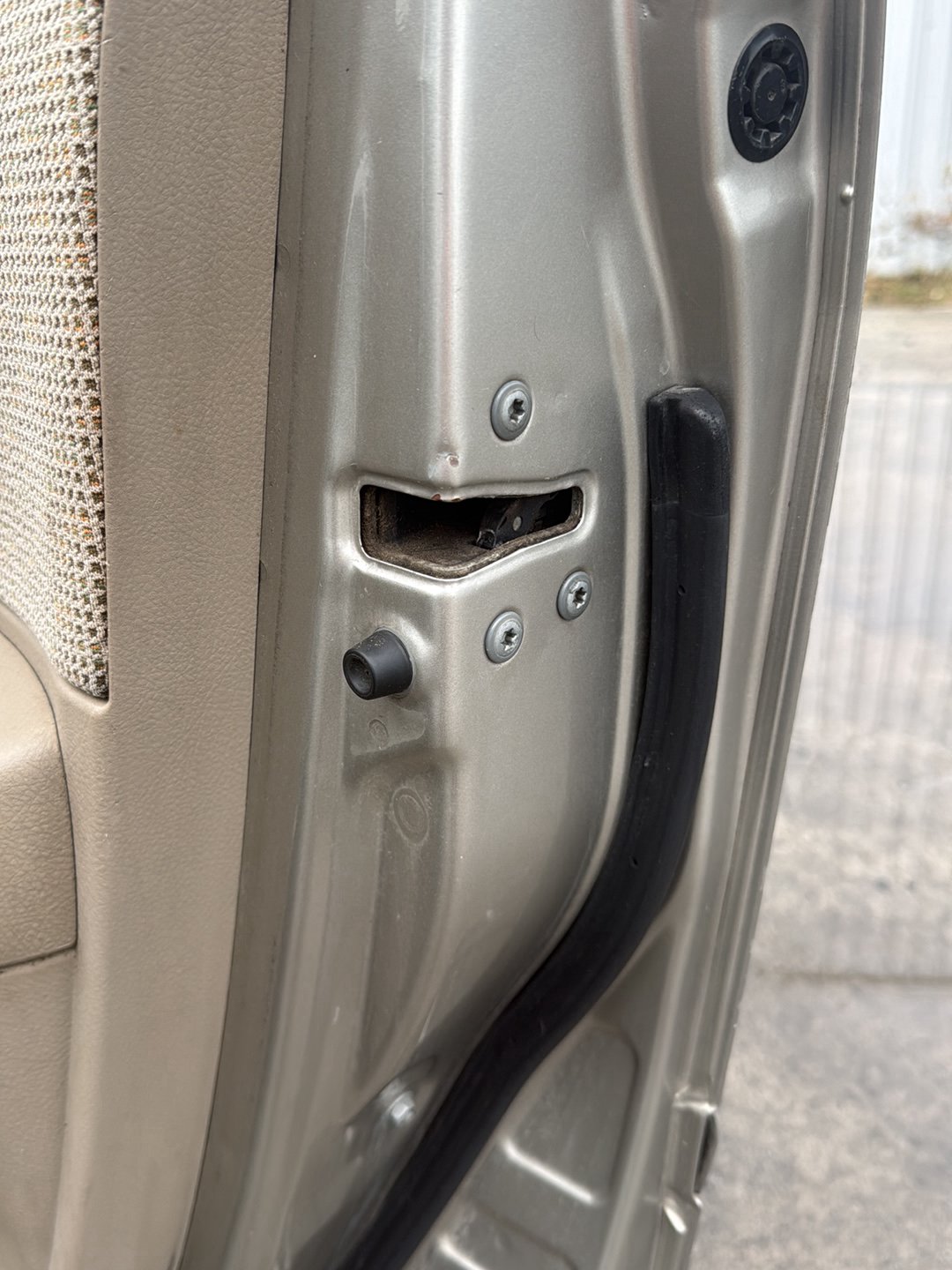 2003-2011 Toyota Raum Z20 NCZ20 - Right Front Lock Mechanism PN: