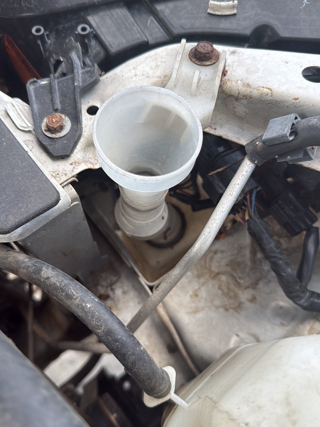 2004-2012 Mitsubishi Galant DJ CY4A - Washer Bottle PN: