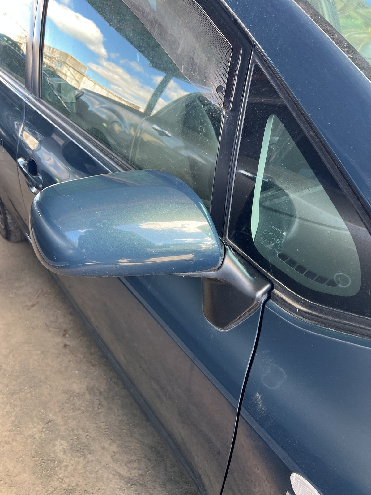 2009 Toyota Corolla JTNKU56E00109575 - Right Door Mirror PN: 3 wires