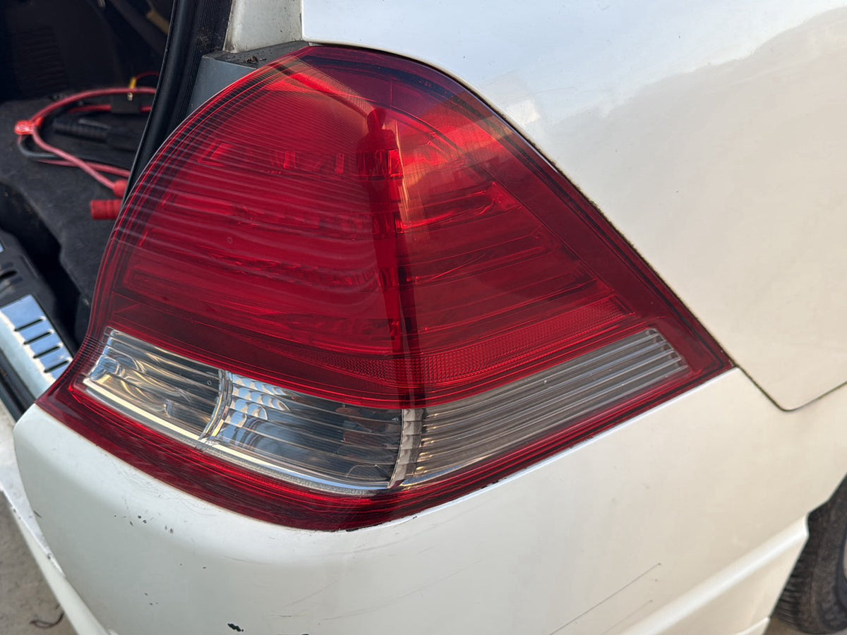 2005 Honda Odyssey RB1- Right Taillight PN: