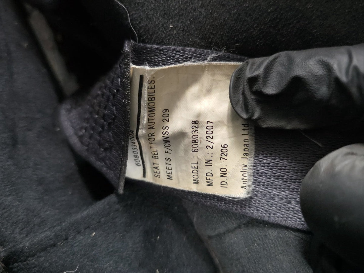 2007 Mitsubishi Delica CV5W - Centre Seat Belt PN: 6080328