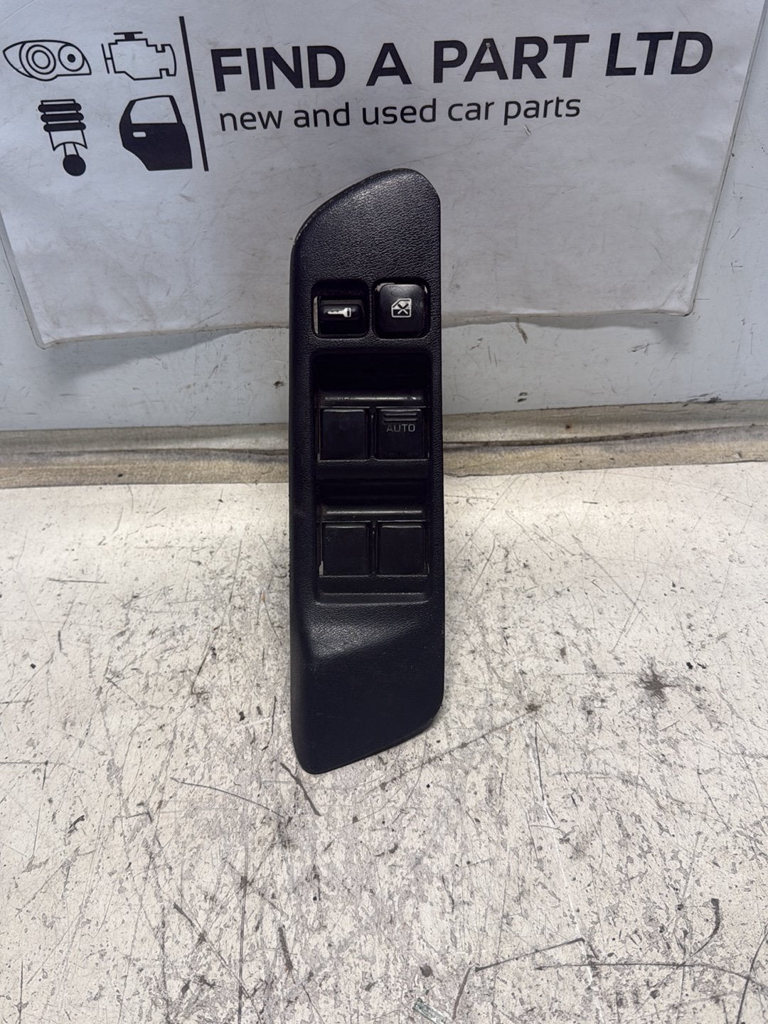 1995-2002 Nissan Primera P11 - Right Front Master Power Window Switch PN: