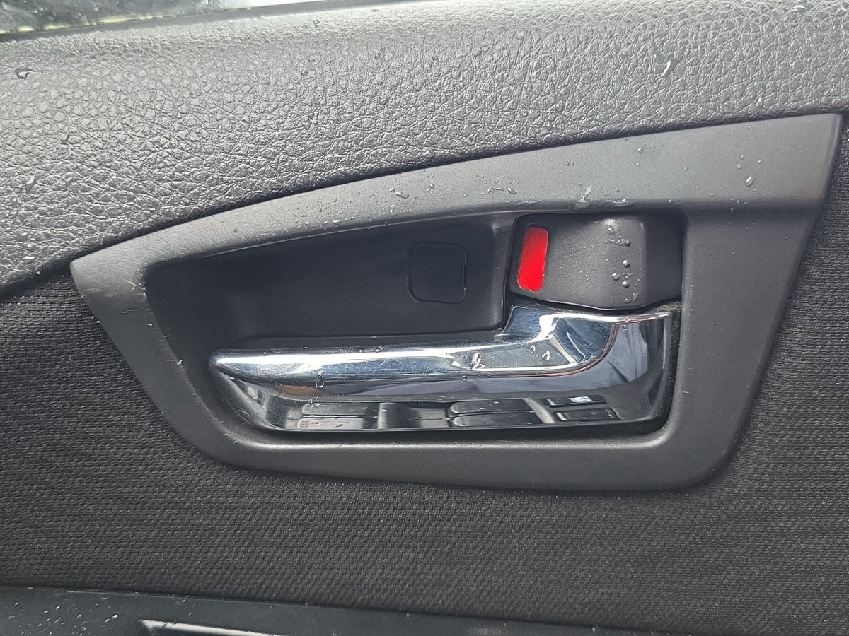 2006-2012 Suzuki SX4 YA11S - Right Front Door Interior Handle PN: