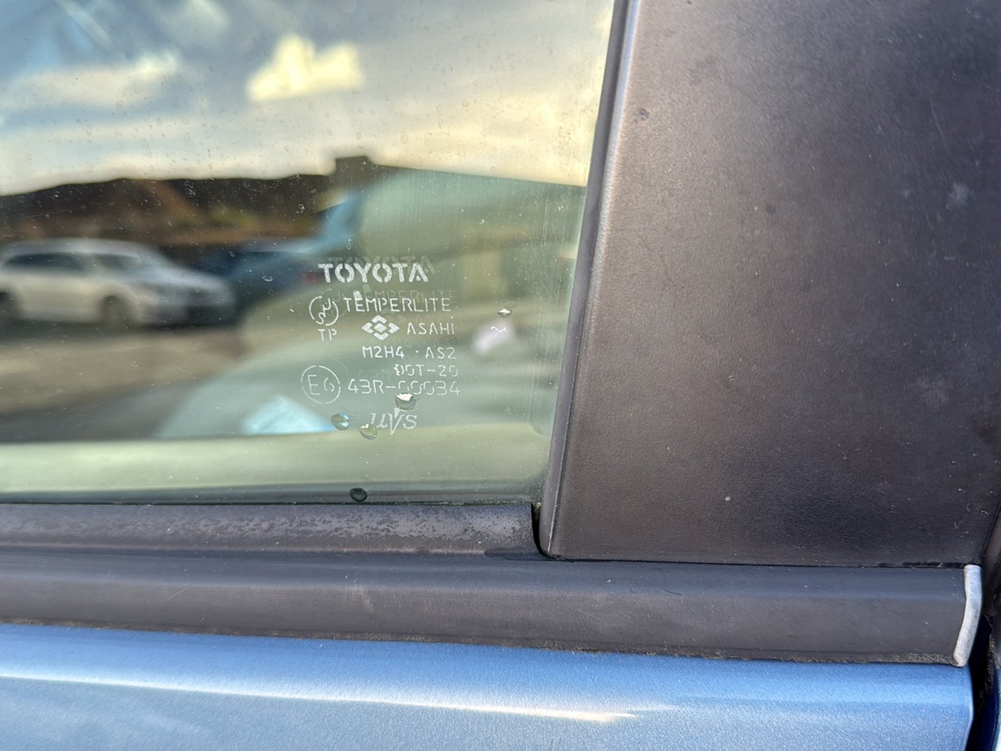 2004-2009 Toyota Prius- Left Front Door Window PN: