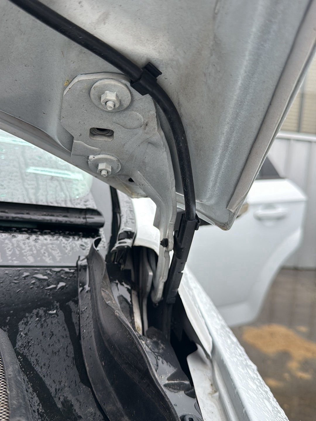 2007-2014 Ford Mondeo MK4 - Left Bonnet Hinge PN: