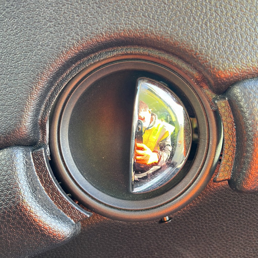 2008-2014 MINI Cooper R55 WMWML320X0TM93432 - Right Front Door Interior Handle PN: