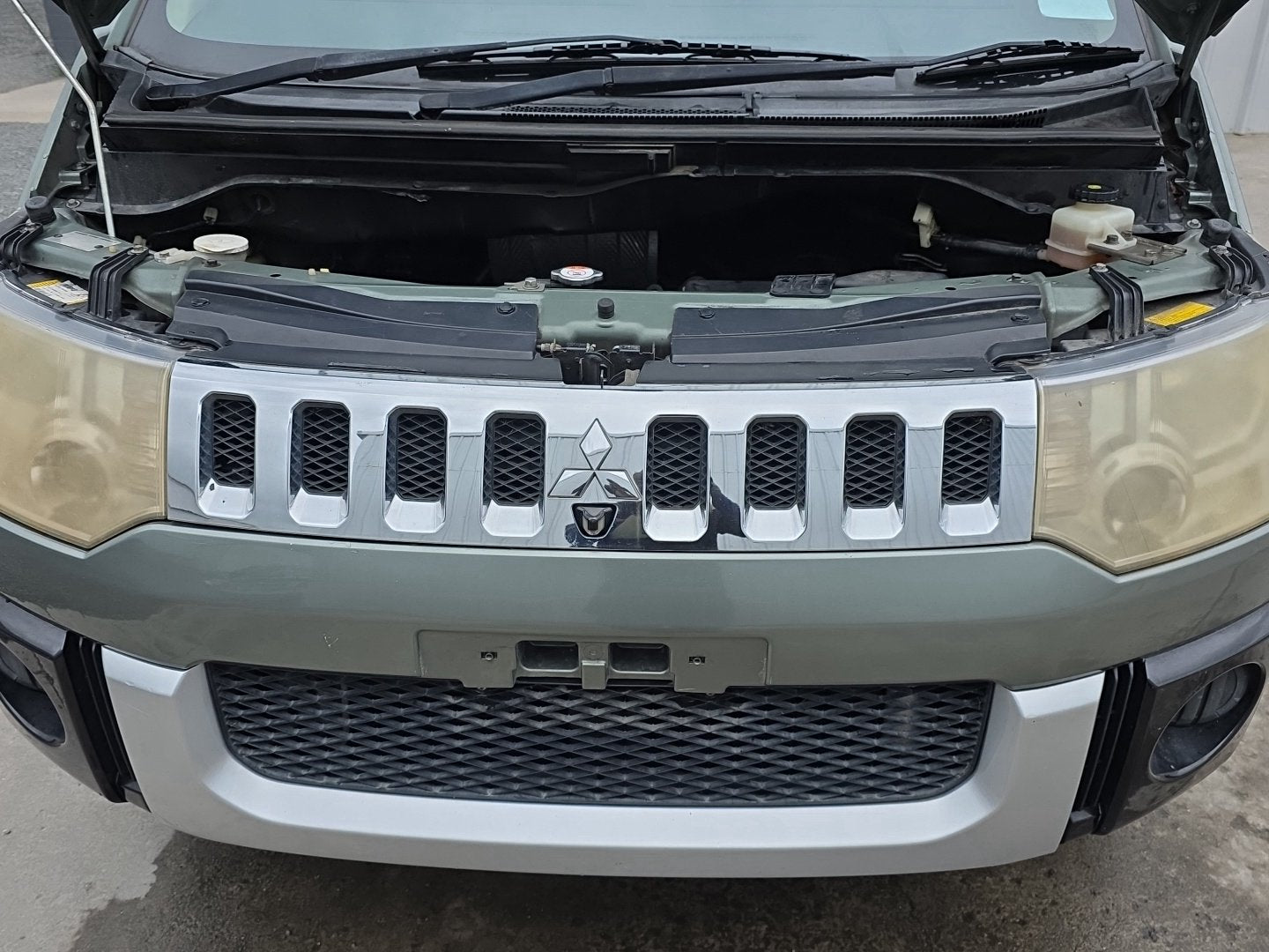 2007 Mitsubishi Delica CV5W - Bumper Grille PN: