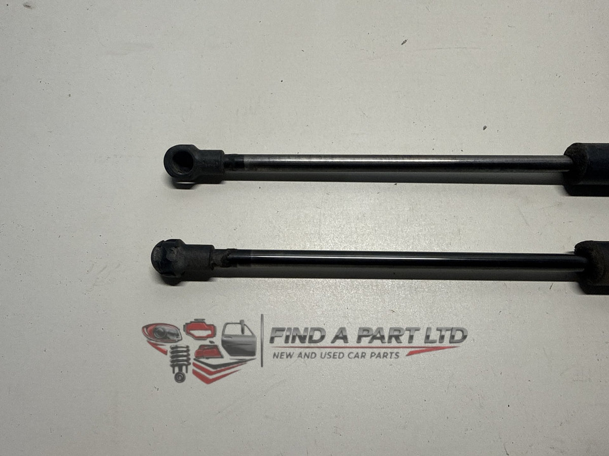 2004 Toyota Corolla E120 - tailgate strut pair PN:
