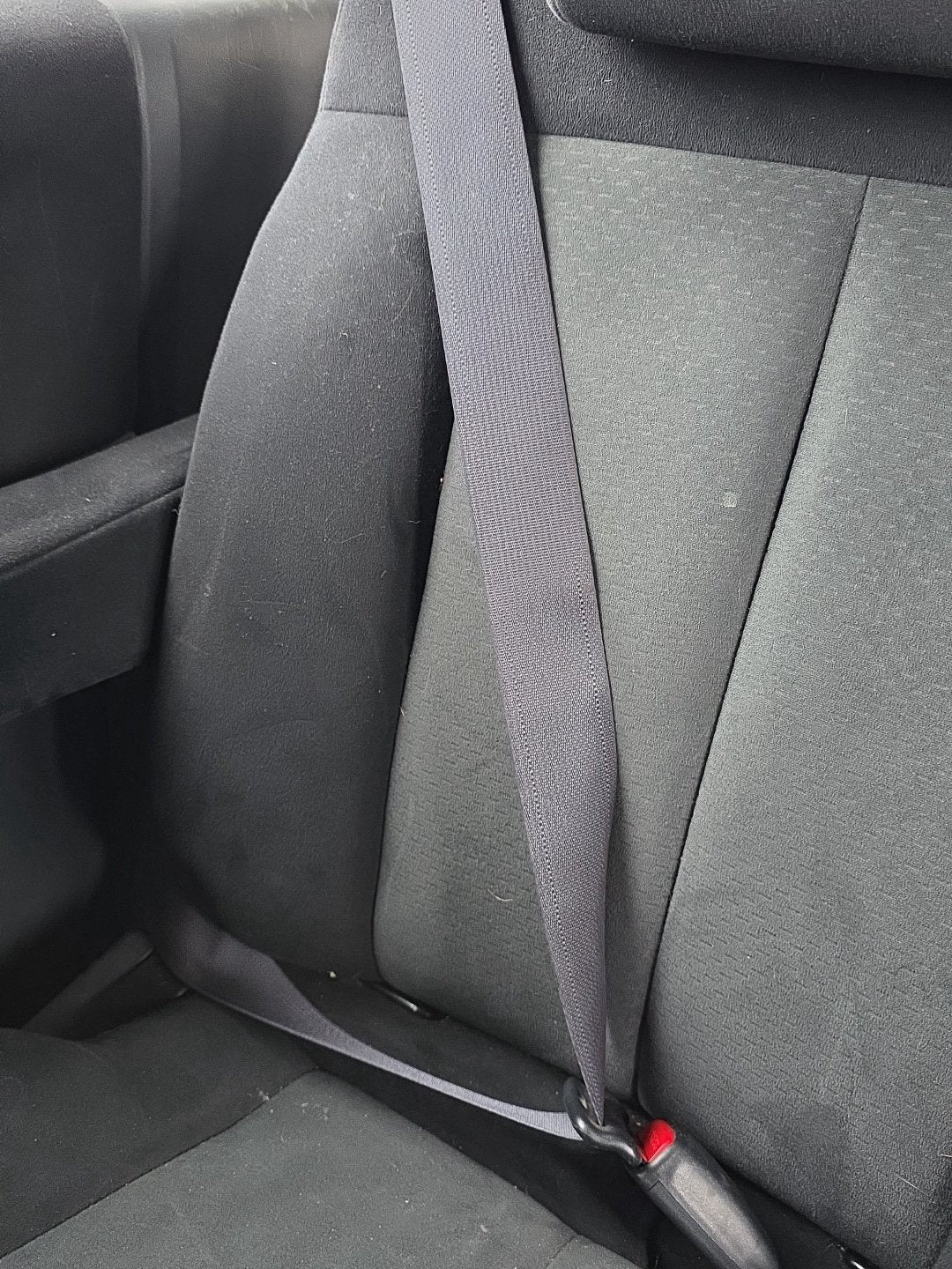 2007 Mitsubishi Delica CV5W - Right Rear Seat Belt PN: 6080323