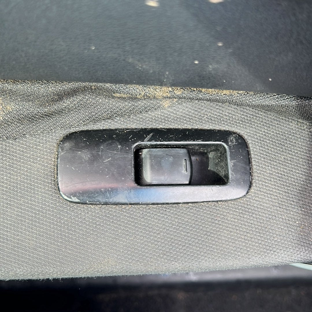 2006-2010 Nissan Dualis J10 J10 - Left Window Switch PN: