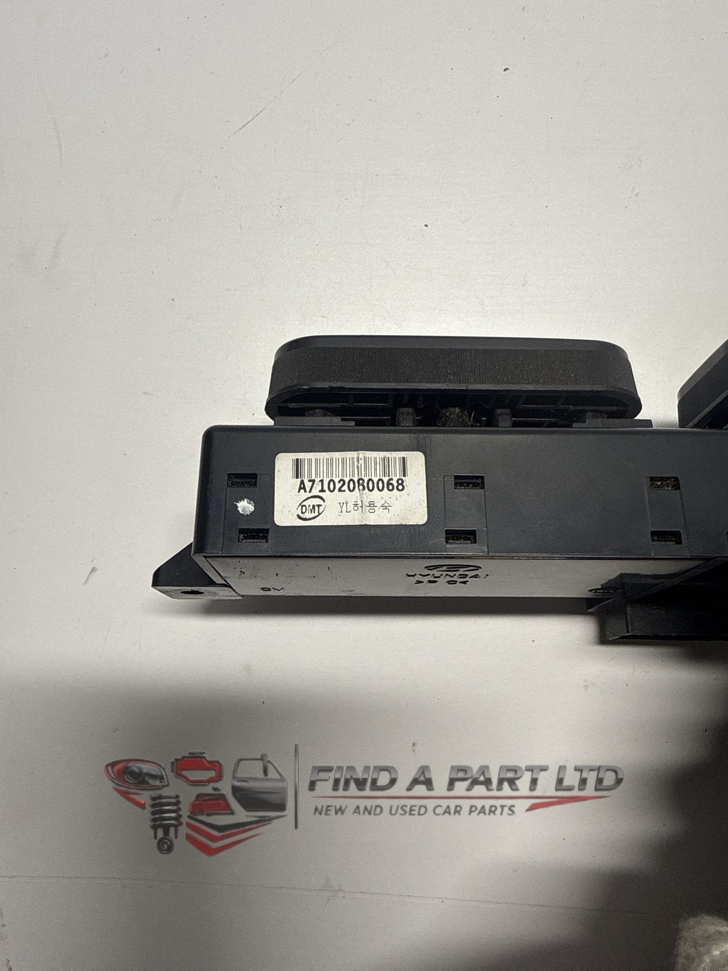 2005-2013 Hyundai Santa Fe - Right Front Seat Switch PN: