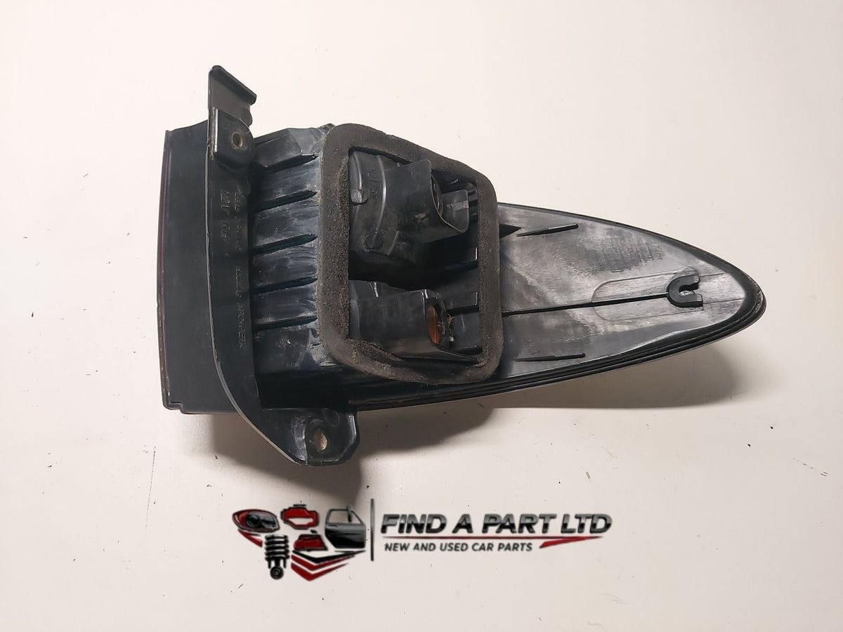 2005 Toyota Estima R30 - Right Taillight PN: