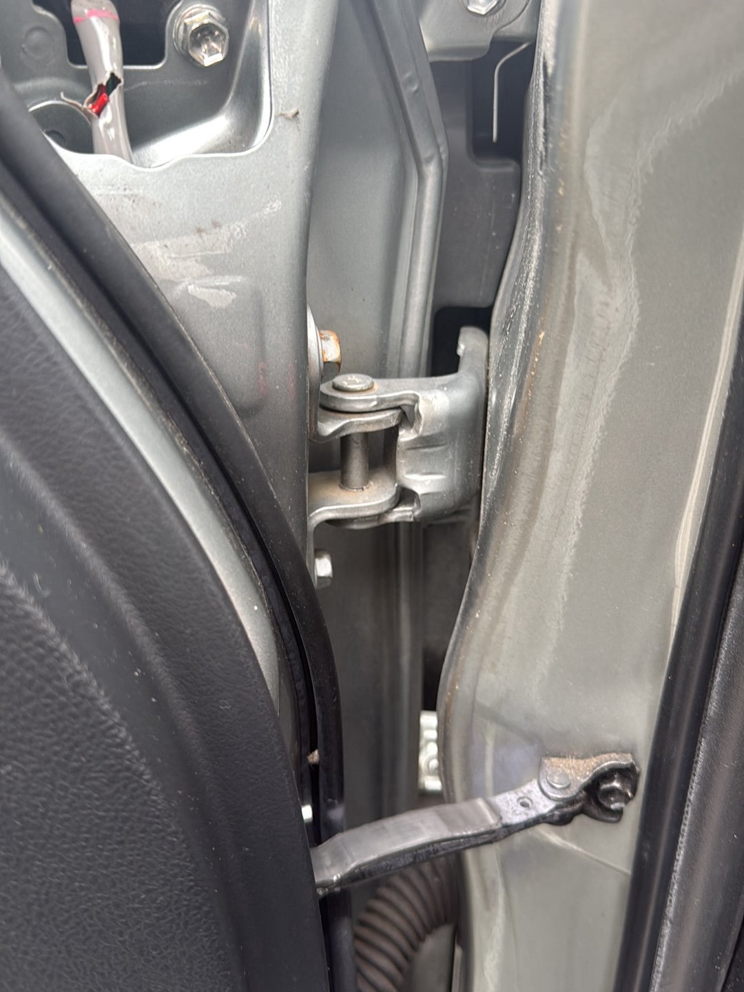 2009-2017 Toyota Wish ZGE20 - Left Front Door Top Hinge PN: