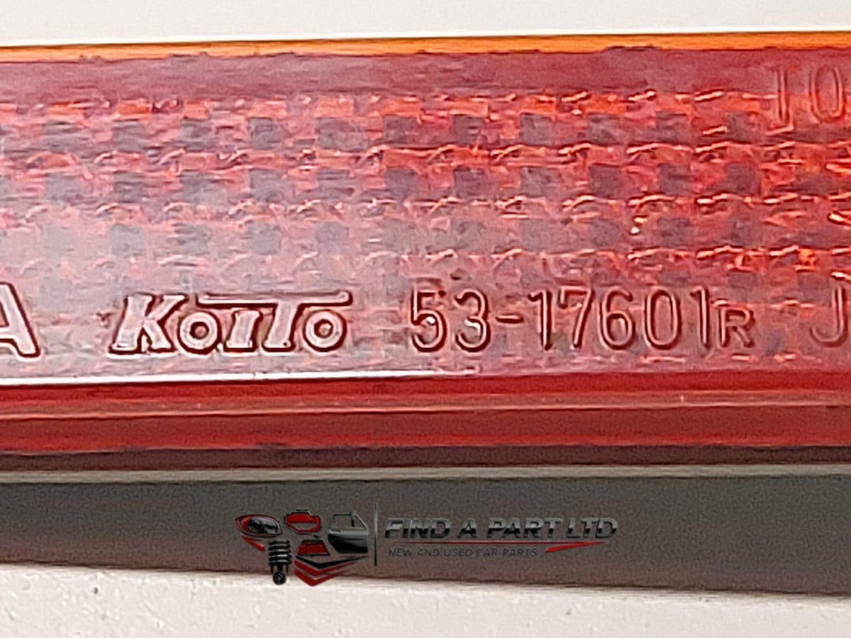 2004 Toyota Ipsum - Right Rear Bumper Reflector PN: 53-17601