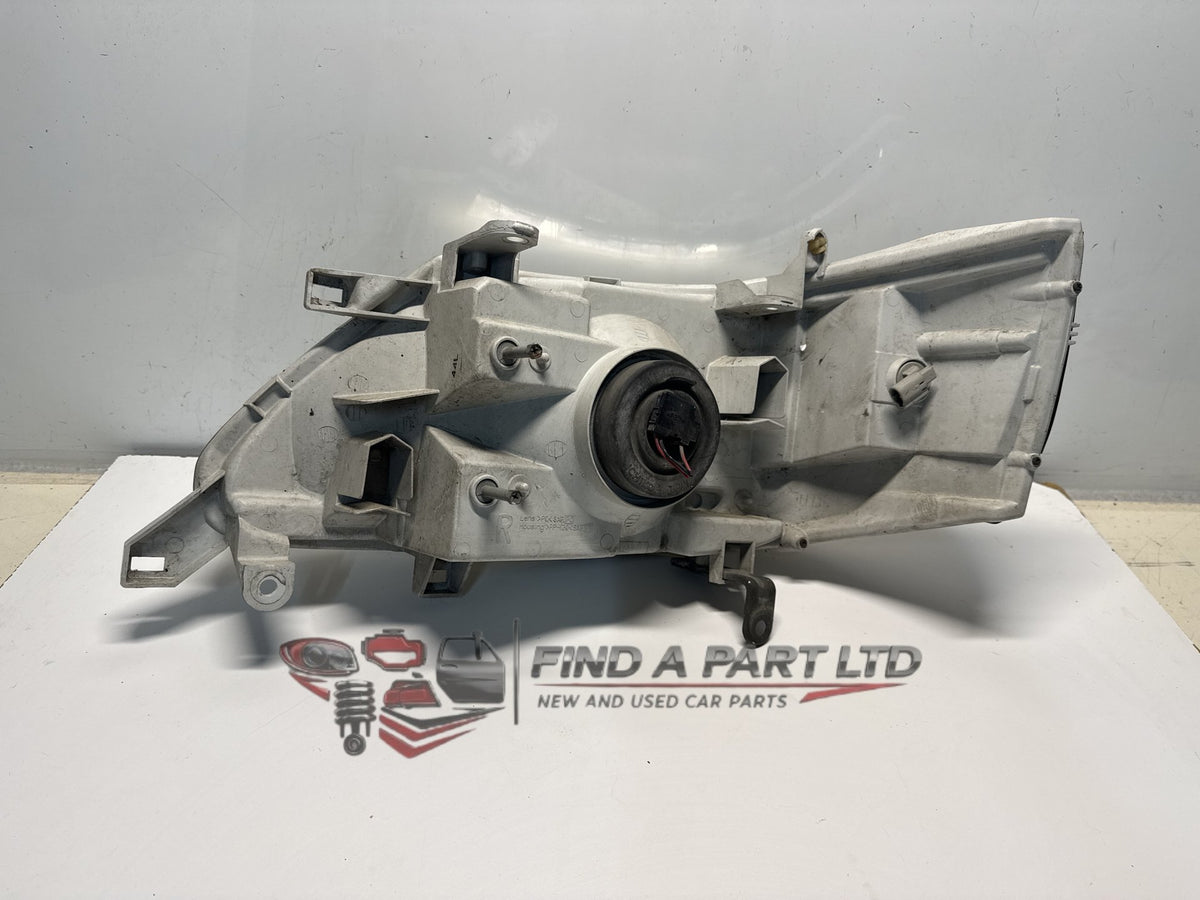 1999-2005 Nissan Serena C24 - Right Headlight PN: 1658