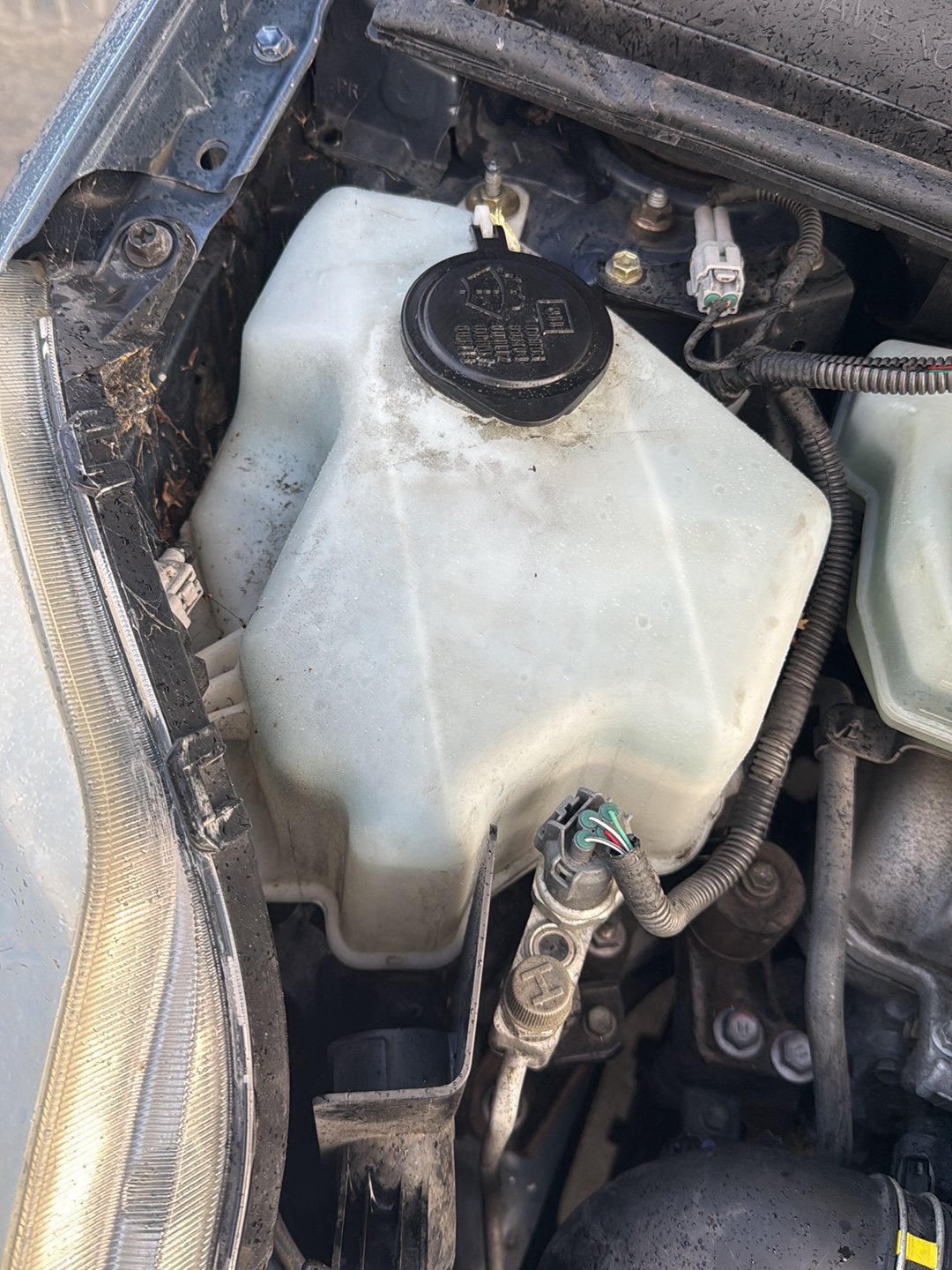 2004-2009 Toyota Prius- Washer Bottle PN: