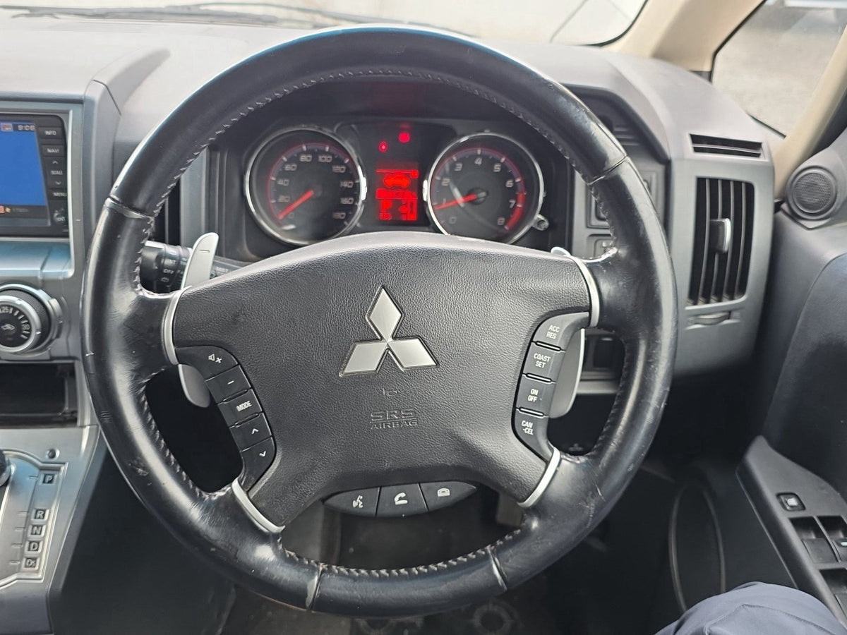 2007 Mitsubishi Delica CV5W - Steering Wheel PN: