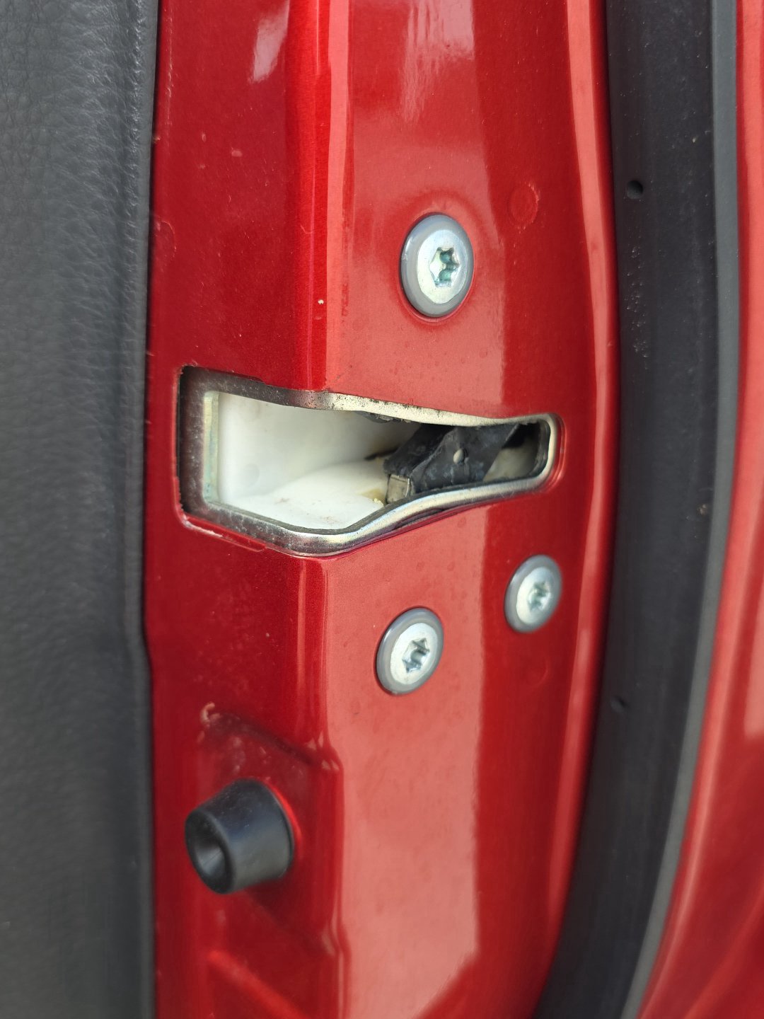 2006-2012 Suzuki SX4 YA11S - Right Front Lock Mechanism PN: