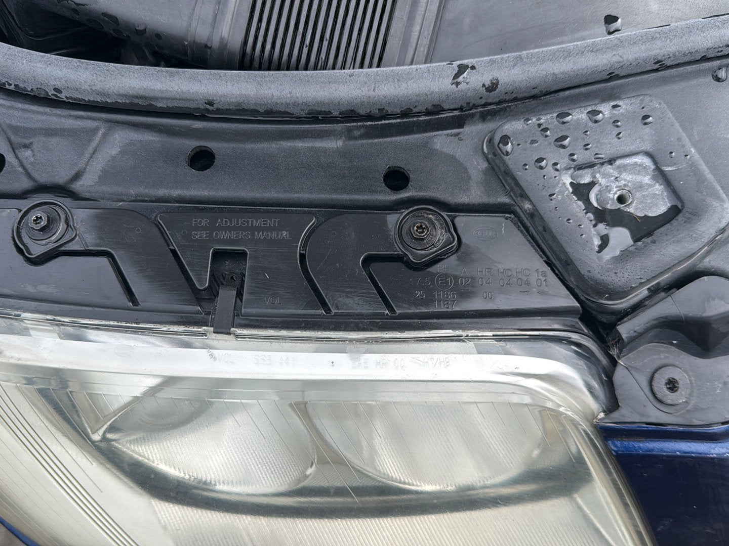 1998-2005 Volkswagen Passat- Right Headlight PN: