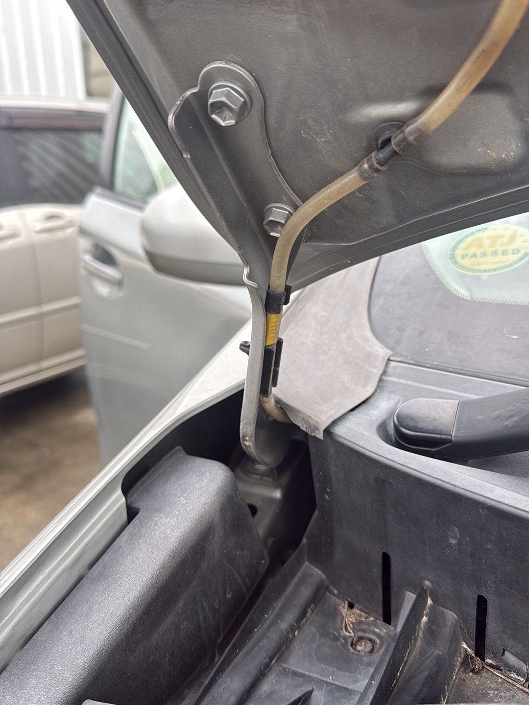 2009-2017 Toyota Wish ZGE20 - Right Bonnet Hinge PN: