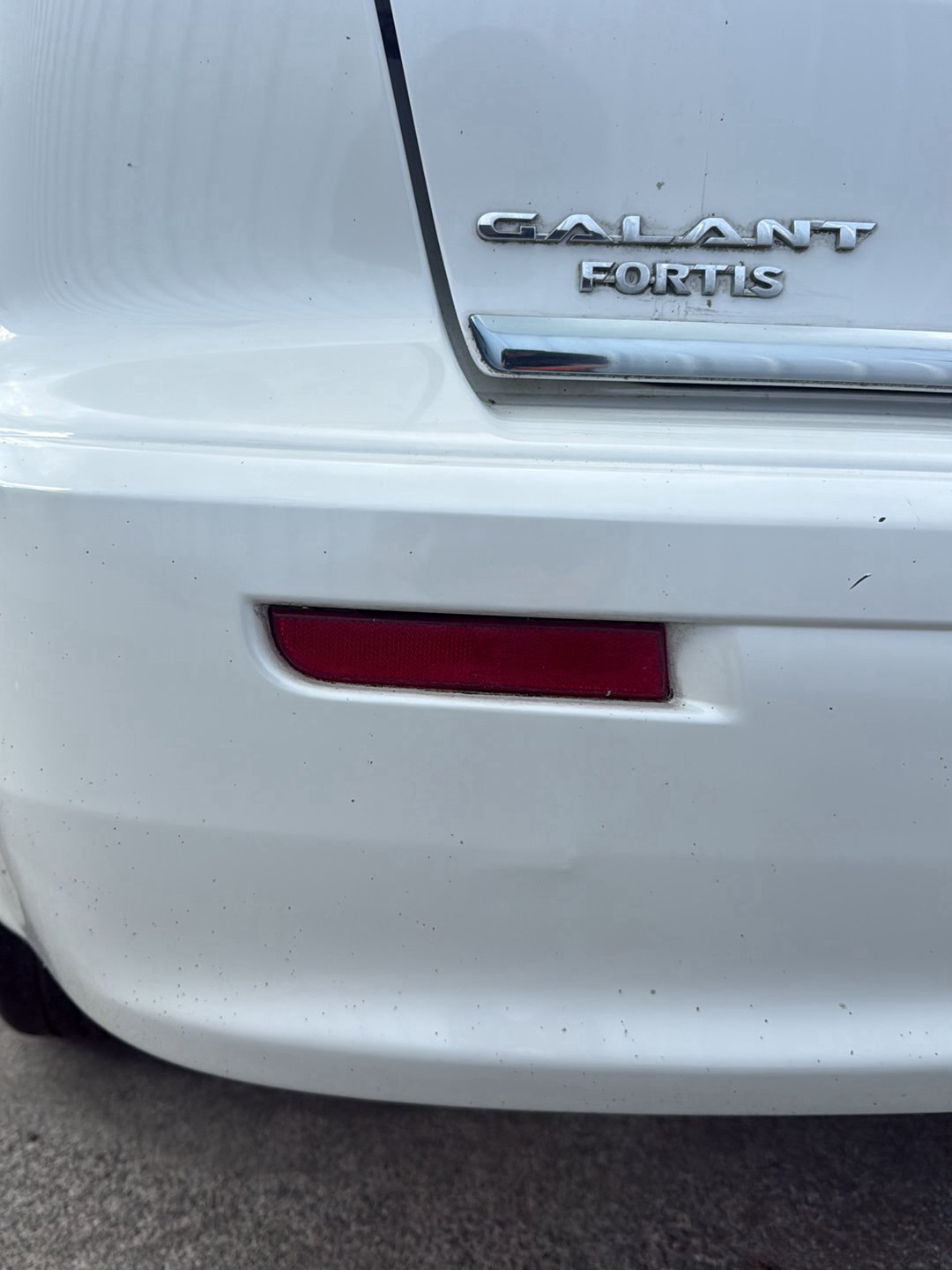 2004-2012 Mitsubishi Galant DJ CY4A - Left Rear Bumper Reflector PN: