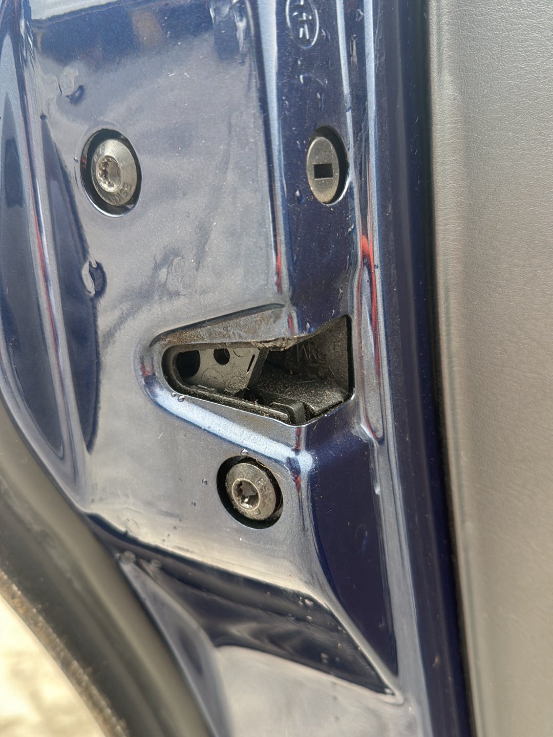 1998-2005 Volkswagen Passat- Left Rear Lock Mechanism PN: