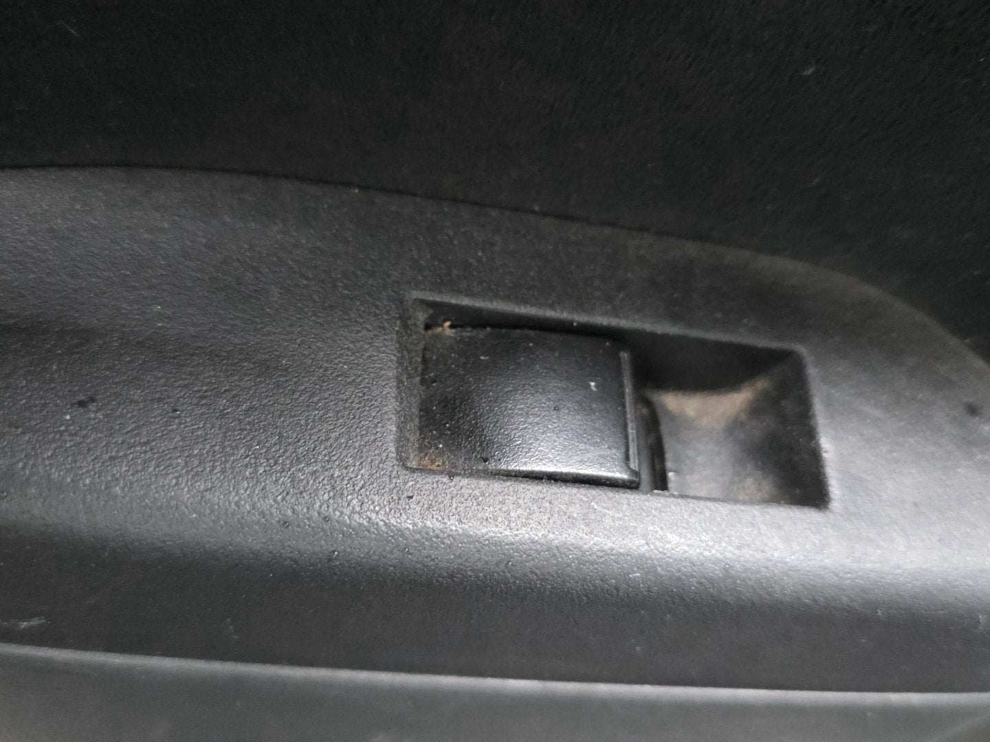 2007 Mitsubishi Delica CV5W - Left Rear Window Switch PN:
