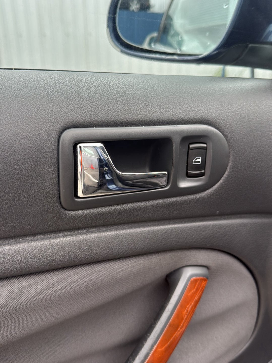 1998-2005 Volkswagen Passat- Left Front Door Interior Handle PN: