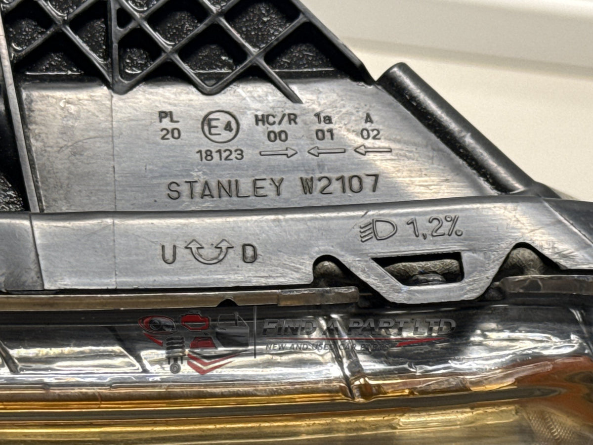2017 Mitsubishi Triton - Right Headlight PN: W2107