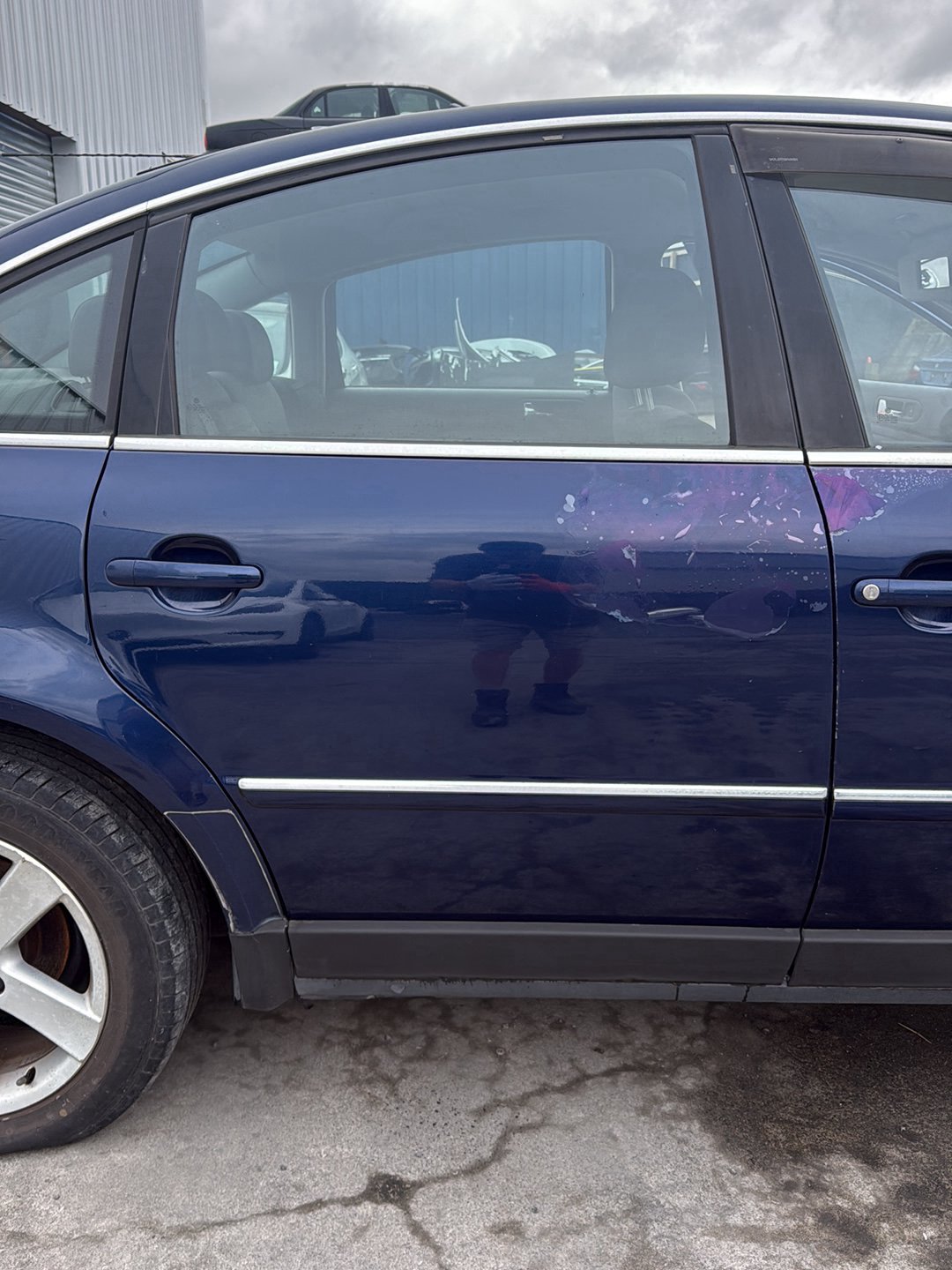 1998-2005 Volkswagen Passat- Right Rear Door Shell PN: